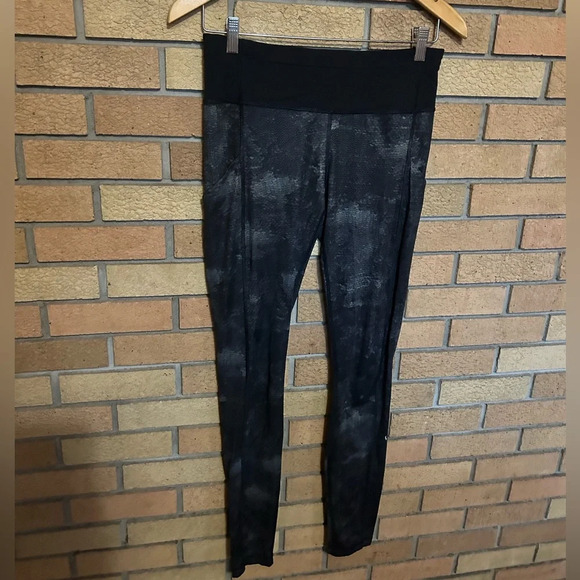Lululemon Leggings Gray Snake Scale Print Full Length Athletic Pants Size 6 - Picture 1 of 5